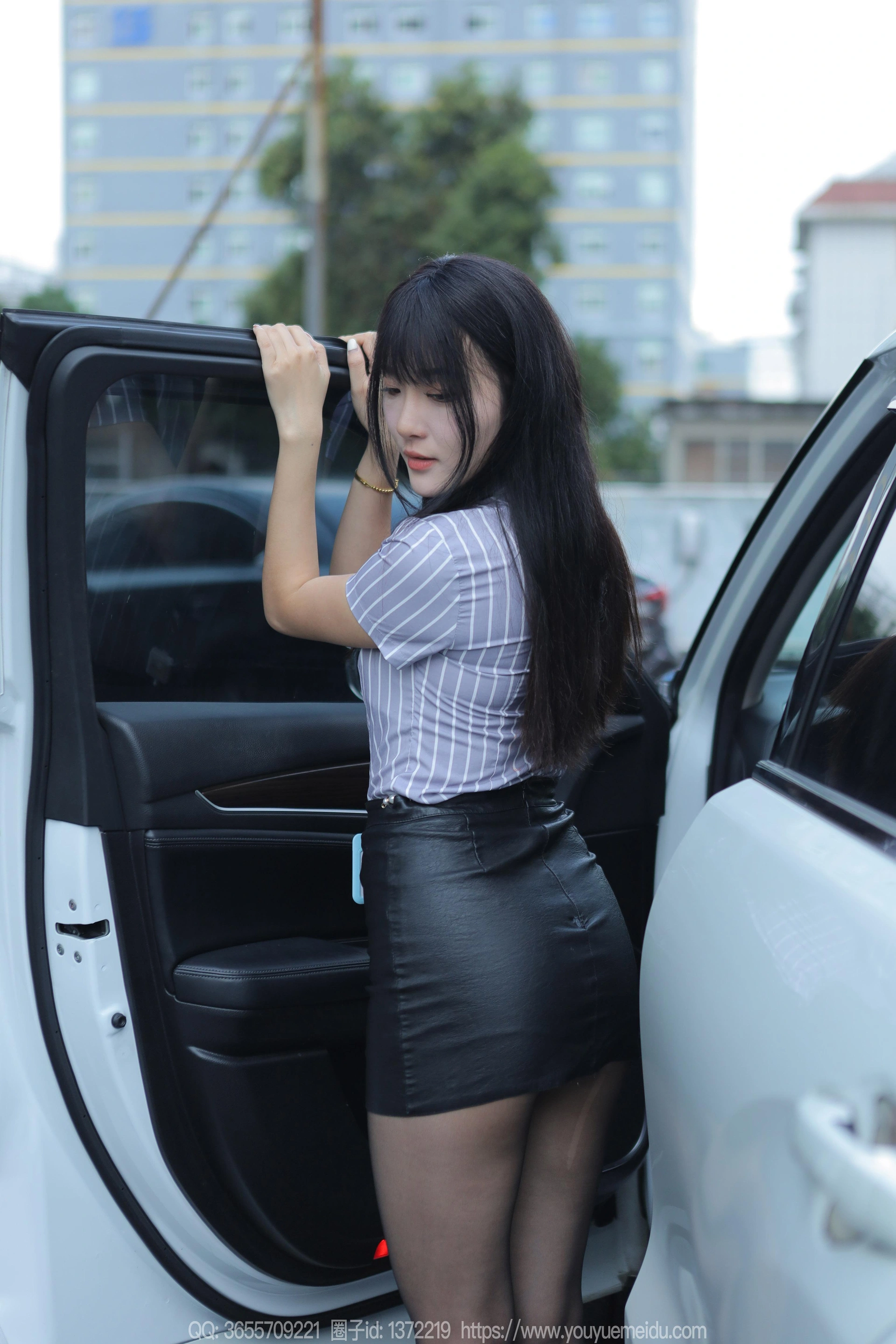 [IESS异思趣向] 2024.01.29 丝享家 1650 婉萍《超短皮裙》 1
